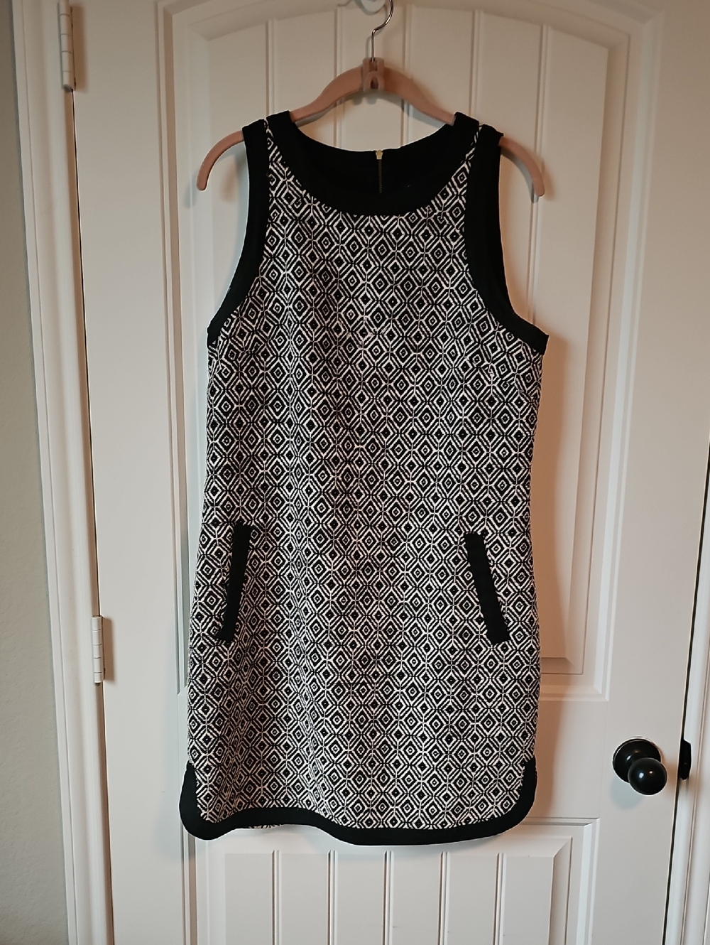 Banana Republic Black & White Geometric Sleeveless Shift Dress